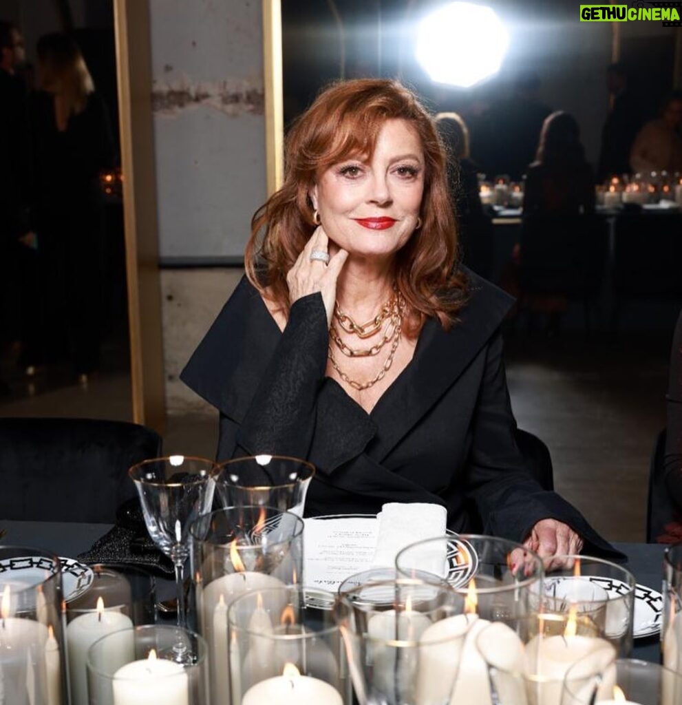 Susan Sarandon Instagram - So lovely to see Pomellato’s extraordinary new collection, an ‘Ode to Milan’, in Paris. Thank you @pomellato for having me and to my incredible glam team @sofiatilbury & @jillianhalouska Always a pleasure. @pomellato #Pomellato #OdeToMilan #HighJewelry 📸: @germanlarkin
