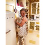 Susan Sarandon Instagram - Had so much fun frosting cupcakes with @athomewithamysedaris and Penny. Check it out tomorrow (Tuesday) night at 10/9c on @trutv.