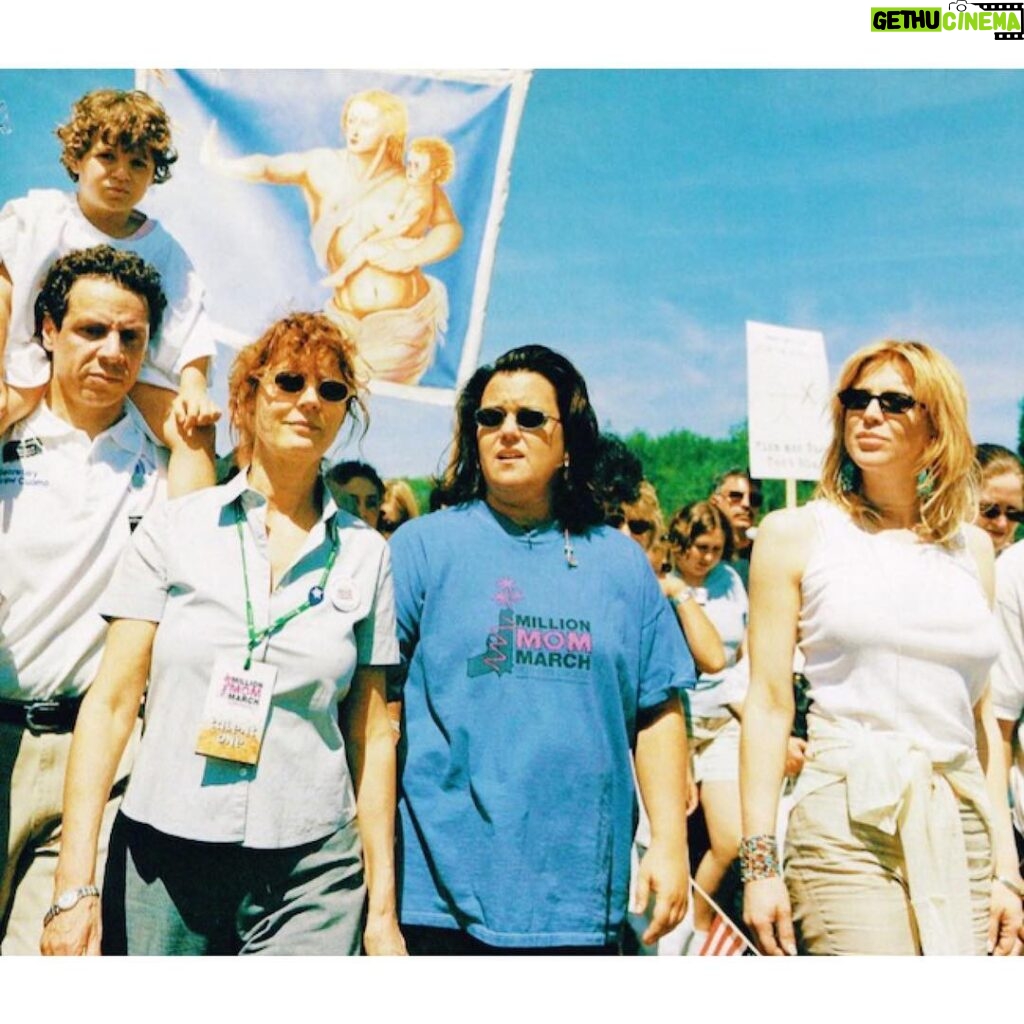 Susan Sarandon Instagram - With @rosie and @courtneylove at the Million Mom March. May 14, 2000. #TBT