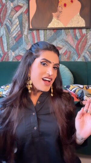 Sushant Divgikar Instagram - #requestrani par aaj - MAIN ALBELI 🎵🎵🎵. 

Special shoutout to @studio.livetotell for the gorgeous earrings. 
#requestrani #ranikohenur #singer #performer #dual #dualvoice #reelsinstagram #reels #reelsviral #reelitfeelit #reelkarofeelkaro