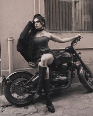 Sushant Divgikar Instagram - Rani Kohenur X @maccosmeticsindia 

I used to think about how fun it would be to be a MAC gworllll ! 

Now I can guarantee that it’s HOTTT !!! 

Make up and beauty @saikatchakrabortyyy 
Hair artistry @_raziea 
📷 @uditdulani 

#bikerchick #mac #macximal #maccosmetics #maccosmeticsindia #rani #ranikohenur #sushantdivgikar