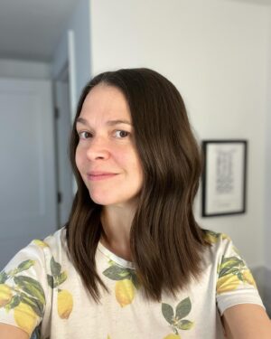 Sutton Foster Instagram - Fresh chop! During the full 🌕
Thank you DJ!!

🌝 @djquintero ♥️