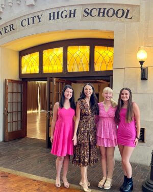 Sutton Foster Instagram - Amazing to visit and perform in Mason City, Iowa - Meredith Wilson’s ‘River City’! Thank you Mayor Bill Schickel for honoring me with the key to city! 

#masoncity #rivercity #iowa #meredithwillson #themusicman #themusicmanbroadway