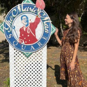 Sutton Foster Instagram - Amazing to visit and perform in Mason City, Iowa - Meredith Wilson’s ‘River City’! Thank you Mayor Bill Schickel for honoring me with the key to city! 

#masoncity #rivercity #iowa #meredithwillson #themusicman #themusicmanbroadway