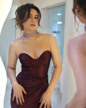 Swastima Khadka Instagram - #Basanta press meet 🦋

Team:
@siwangiofficial 
@sbd_nepal 
@shradha_maskey 
@hairstylist_rgm 
@ritu.chhantyal
