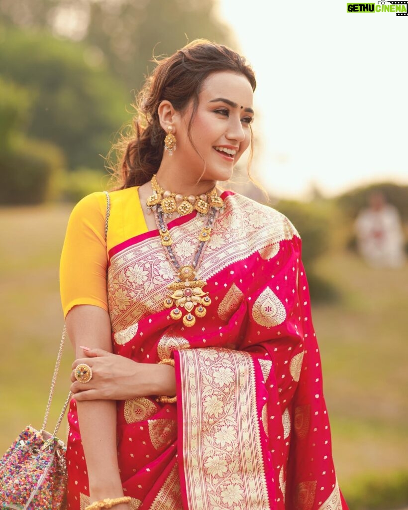 Swastima Khadka Instagram - Wrap it to rock it!! 😉 #bestfriendswedding . Thank you @theinfiniteweddings @choosesunil for capturing these wonderful moments in no time. Beautiful jewelry by @ganapatijewellersnp hair by my favorite @hairartist.durga