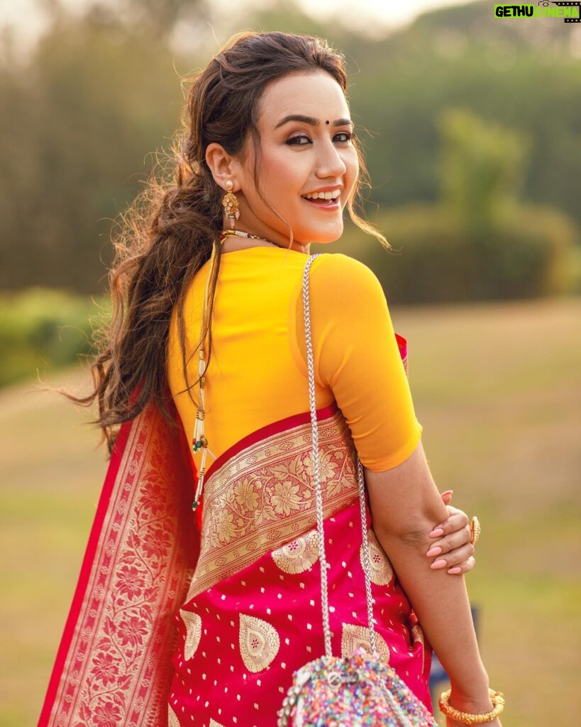 Swastima Khadka Instagram - Wrap it to rock it!! 😉 #bestfriendswedding . Thank you @theinfiniteweddings @choosesunil for capturing these wonderful moments in no time. Beautiful jewelry by @ganapatijewellersnp hair by my favorite @hairartist.durga