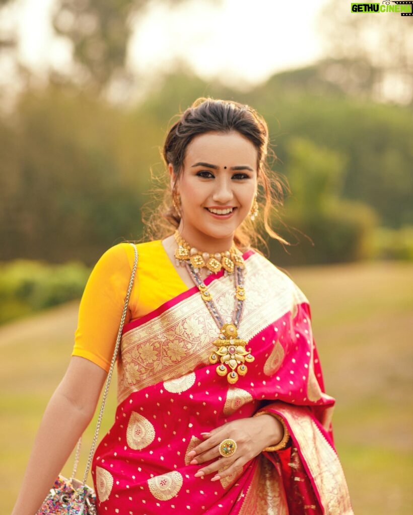 Swastima Khadka Instagram - Wrap it to rock it!! 😉 #bestfriendswedding . Thank you @theinfiniteweddings @choosesunil for capturing these wonderful moments in no time. Beautiful jewelry by @ganapatijewellersnp hair by my favorite @hairartist.durga