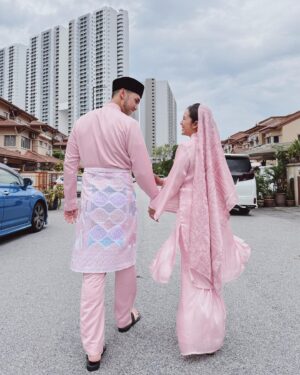 Sweet Qismina Instagram - Selamat Hari Raya Aidilfitri, Tahun ni berdua lagi,
Moga2 tahun depan bertiga pulak 💞 #TeamPastelPink