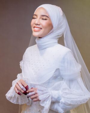 Sweet Qismina Instagram - Hey Sweet Qismina,
Happy birthday dear self 🌸
Dah setahun dah jadi isteri orang. Semoga menjadi isteri & anak solehah, lebih dekat pada Allah dan diberikan kekuatan untuk menjadi seorang umat yang taat kepada Allah. I’m wishing you to always grow beautifully and full with happiness ☺️
I love you, dear self 🫶🏻