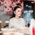 Sweet Qismina Instagram - Media Launching #CikMisi123 🌸 Honoured to be part of this team. Thank you media yang hadir. Thank you @arizgroup & @bambam_studios for choosing us as hero and heroin. A very lightweight romantic comedy. We had fun 🫶🏻 Isnin - Jumaat, 6 petang di Astro Ria. 📸 : @myrulee