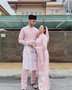 Sweet Qismina Instagram - Selamat Hari Raya Aidilfitri, Tahun ni berdua lagi,
Moga2 tahun depan bertiga pulak 💞 #TeamPastelPink