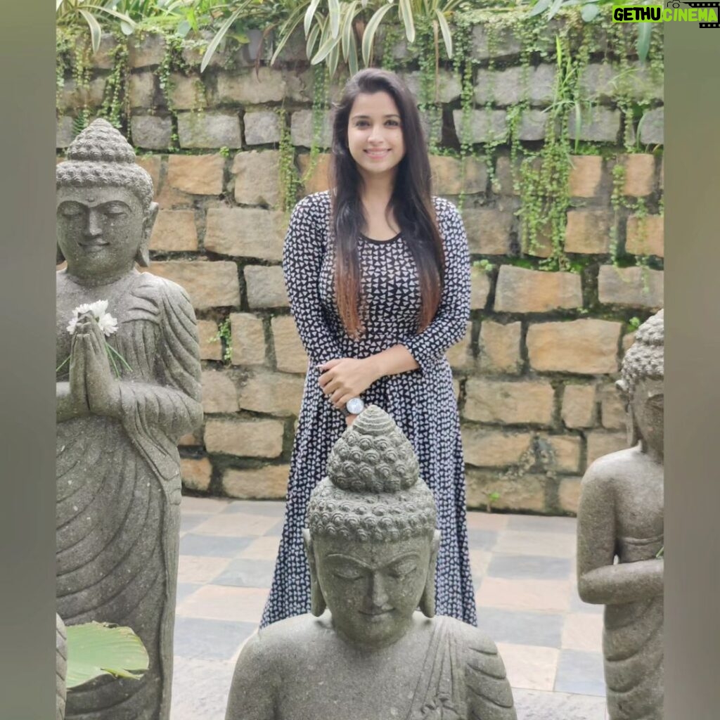 Swetha Changappa Instagram - “Set peace of mind as your highest goal, and organize your life around it.”❤🧿 Hello my Instagram family... Hope all of you are doing well.. Do take care of yourselves. Much love to you all❤