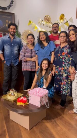 Swetha Changappa Instagram - My Birthday Celebration with my 
lovely dear ones🧿❤️
glimpse of my dear ones surprising me at 12am❤️ It was a cuteeee surprise which I dint expect. How do I thank all of u, for making my birthday soooooo special ❤️
 u guys made time and don't 
know how much we laughed laughed the entire night❤️🧿
 it was indeed a memorable one. 
N I promise u this bond will continue forever ❤️

I love each one of u... 
Thank u @malavikaavinash my dearest babe I love u ❤️
 @premnenapirali my lovely star❤️
 @jyothiprem1008 my sundari❤️
 @thenameis_remo my Romeo❤️
 @keerthiram28 my Santa ❤️
@thedrapediva my bestie for life ❤️
@tharachangappa my strength ❤️
U all have a very special place in my heart ❤️
 n my dear hubby @kiranappachu❤️ thank u sooo much for all the efforts and unlimited love 🧿🧿🧿😘