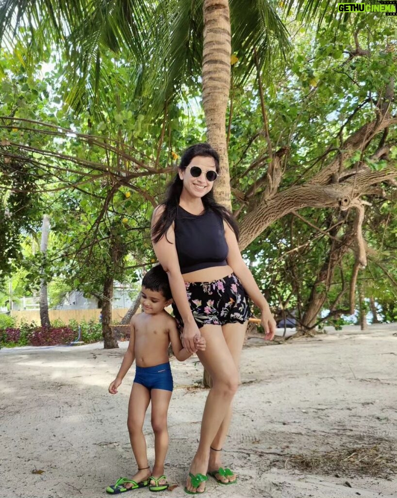 Swetha Changappa Instagram - With my little son-shine @jiyaan_aiyappa🧿 at Maldives.❤️🧿 Yes he is growing up pretty fast😱 days are just flying 🪽