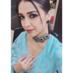 Swetha Changappa Instagram - Surround yourself with really good people. I think that's an important thing. Because the people you surround yourself are a reflection of you.❤️ Make up:- @keerthiram28 Outfit:- @rktopknotchstudio Blouse design:- @yukthi_designs Jewellery:- @rktopknotchstudio Hairstyle:- @hairstyle_by_shashi