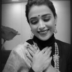 Swetha Changappa Instagram - Go RETRO ❤️ LOVING IT ❤️ Makeup:- @keerthiram28 Jewellery:- @rentbridaljewels Outfit and styling:- @rktopknotchstudio Hairstyle:- @hairstyle_by_shashi