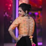Swetha Changappa Instagram - “FASHION has always been a repetition of ideas, but what makes it NEW is the way "YOU" put it together.” Loved my outfit for this week's film recreation round of SUPER QUEEN 👑 My team:- Makeup & styling:- @keerthiram28 Outfit:- @yukthi_designs Hair :- @hairstyle_by_shashi Jewellery:- @rktopknotchstudio