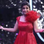Swetha Changappa Instagram - Hey , Don't stare at me.. You will fall in LOVE ❤️ My lovely team for this beautiful look for the grand opening of chota champion show❤️ Make up:- My one n only favourite @keerthiram28 ❤️ @rktopknotchstudio Beautiful Outfit :- @yukthi_designs Jewellery:- @velvetboxby Hairstyle:- @kanasu_amstudio My Assistant:- @vinoda_b_890 Photography:- @b_h_a_r_a_t_h_photography