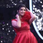 Swetha Changappa Instagram - Hey , Don't stare at me.. You will fall in LOVE ❤️ My lovely team for this beautiful look for the grand opening of chota champion show❤️ Make up:- My one n only favourite @keerthiram28 ❤️ @rktopknotchstudio Beautiful Outfit :- @yukthi_designs Jewellery:- @velvetboxby Hairstyle:- @kanasu_amstudio My Assistant:- @vinoda_b_890 Photography:- @b_h_a_r_a_t_h_photography