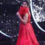 Swetha Changappa Instagram - Hey , Don't stare at me.. You will fall in LOVE ❤️ My lovely team for this beautiful look for the grand opening of chota champion show❤️ Make up:- My one n only favourite @keerthiram28 ❤️ @rktopknotchstudio Beautiful Outfit :- @yukthi_designs Jewellery:- @velvetboxby Hairstyle:- @kanasu_amstudio My Assistant:- @vinoda_b_890 Photography:- @b_h_a_r_a_t_h_photography