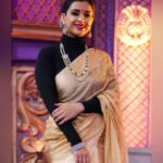 Swetha Changappa Instagram - ELEGANCE at its BEST❤️ Ohh man, i loved my look for womens day celebration episode of super queen show ❤️ Thank you my beautiful team to agreeing to my demands for this episode 🙈 and pulling out the best look❤️ Makeup:- @keerthiram28 Love u darling for the beautiful makeup as always Jewellery:- @rentbridaljewels Thank you Vani this beautiful jewellery which looked perfect for this look Outfit and styling:- @rktopknotchstudio Thank u Keerthi for the best option that u got ❤️ Hairstyle:- @hairstyle_by_shashi i love u Shashi. This was the best❤️