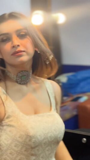 Swetha Changappa Instagram - Chamak challo ❤️
Let's go with the trend ❤️

Make-up:- @keerthiram28 
Outfit:- @sindhureddyofficial 
Jewellery:- @nk_jewelshouse 
Hairstyle:- @hairstyle_by_shashi 
Co-ordination:- @kxsahanaa 
Assistant:- @vinoda__890 
VC:- @keerthiram28 my Santa 🧑‍🎄