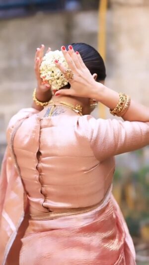 Swetha Changappa Instagram - ಪ್ರೀತಿ ಎಂದರೆ ಏನು ಎಂದು ಈಗ ಅರಿತೇನು❤️

Love with this royal look❤️

Makeup:- @keerthiram28 u are the best❤️

Outfit:- @houseof.raadhya_sarees
 love with this saree❤️ very classy ❤️

Jewellery:- @nk_jewelshouse
 loved your collections of jewellery ❤️

Hairstyle:- @rashmitha_glamourholic u know what I want and u always do your best ❤️

Assistant:- @vinoda__890 
Co ordination:- @kxsahanaa 
VC:- @b_h_a_r_a_t_h_photography
@keerthiram28 ❤️