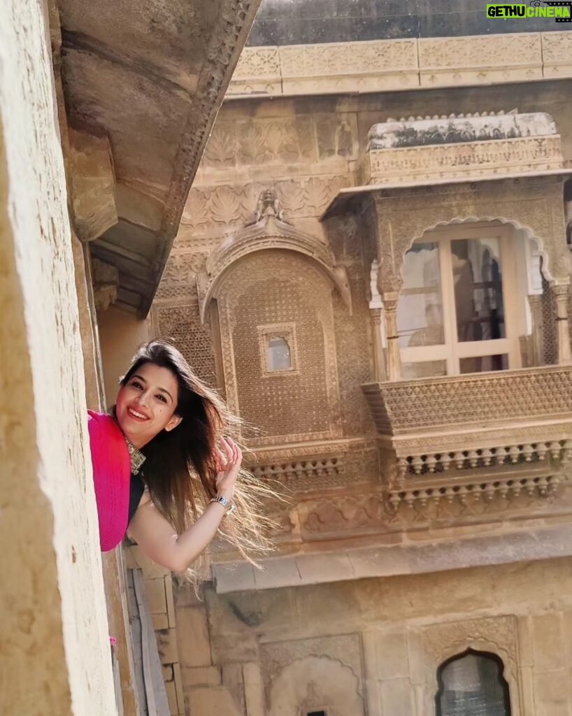 Swetha Changappa Instagram - When i visited the living fort of Jaisalmer ❤ This is where queens communicate ❤ This was my second visit to Rajasthan with my friend divya and we have a tremendous memories which is close to my heart ❤ @thedrapediva ❤