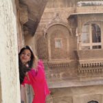 Swetha Changappa Instagram - When i visited the living fort of Jaisalmer ❤️ This is where queens communicate ❤️ This was my second visit to Rajasthan with my friend divya and we have a tremendous memories which is close to my heart ❤️ @thedrapediva ❤️