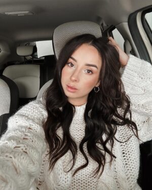 Sylwia Lipka Instagram - sweater weather 🍂🤎