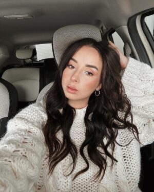 Sylwia Lipka Instagram - sweater weather 🍂🤎