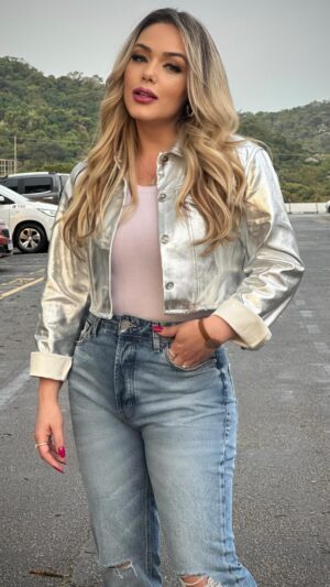 Tânia Mara Instagram - @programaraulgil de hoje o último do ano. 
Na próxima semana teremos um especial que está pura emoção. 
Gratidão pelo carinho e audiência! 🙏🏼🩷