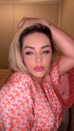 Tânia Mara Instagram - “Um momento especial de conexão: quando a filha transforma a mãe em sua própria obra de arte. 💄✨ #AmorEntreGerações #LaçosInquebráveis

@maysa.matarazzo 🙏🏼🩷