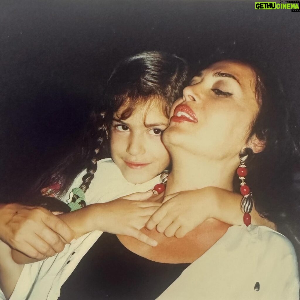 Türkan Şoray Instagram - Anneler günü kutlu olsun ❤️