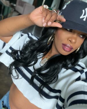 Ta'Rhonda Jones Instagram - He loves it here😉 

@shopakira on my body