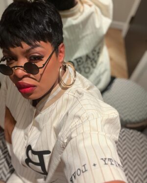 Ta'Rhonda Jones Instagram - This one’s personal 😤
I fed EVERYBODY & when I needed the spoon they watched me starve!! We eating alone this season 💪🏿

*God’s hand is betta than man’s hand 
I SHALL HUNGER NO MORE 🍽️ #WatchMeEat
👔 @dearbrownyou