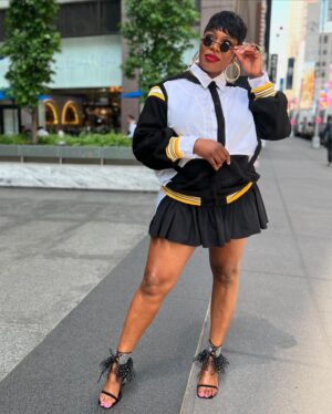 Ta'Rhonda Jones Instagram - BIG BOSS LIVING ….. call me BBL Drizzy 💪🏿

Hair: @oluchizelda 
Outfit: @shopakira 
This Kewchie: HIS 😎