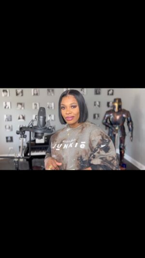 Ta'Rhonda Jones Instagram - 🗣️TWINNNNNNN 👥 Do me a favor & tag @munilong …..ALSO SIDEBAR: when that lip quiver it’s ova wit😅😂😂💋

*I don’t own the rights to this music 
#Rapper #femaleMc #Rap #Hiphop #freestyle #bars #Twin #Share #Like #Pressplay #Music