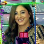 Tabu Instagram - Kuch iss tarah hua jhalak ke manch par dhamaal. Kya aapne bhi kiya inn moments ko enjoy? 🤩👏 Dekhiye #JhalakDikhhlaJaa har Sat-Sun, raat 8 baje, sirf #Colors par. Anytime on @voot @mahajani.gashmeer @manieshpaul @terence_here @tabutiful