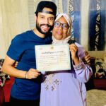 Taliss Instagram - الحمد والشكر لله بعد سهر الليالي ولحفاضة بالليل والنهار ورغم كترة الحروف والأرقام الأم ديالي نجحات فالدراسة ديالها💪🥇بالمتابرة والإجتهاد ورابعة (الزبيب والتمر)😂 كانحبك أمي وفخور بيك والله يخليك ليا ا❤️ا #مي_واعرة