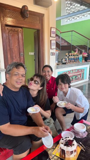 Tamara Bleszynski Instagram - Happy Birthday sahabatku Inokuuuu @ninonindra sayang. Semoga Allah selalu menjagamu. Panjang umur, sehat selalu, banyak rejeki & bahagia selalu 🎂♥️🥳🤗

♥️,

Tamara, Kenzou & @tehmanisbali