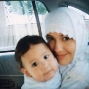Tamara Bleszynski Instagram - Selamat Hari Raya Idul Fitri anakku sayang @teukurassya Doa mama selalu menyertai setiap langkahmu. Love you Sya. 

♥️,

Mama