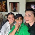 Tamara Bleszynski Instagram - Thank you for today Mba @ratihoorbeek sayang & Nabila sdh mampir ke @tehmanisbali 🙏♥️ Dan Sesuai janjiku hari Ini utk membantu promosikan 10 usaha teman2. Silahkan liat IG storyku bagus2 produknya 🥰 Ayo teman2 silahkan diorder 🤗 @andi.ferial @dwitakitchenbali @snapclean_badung @mocheese.naan @wahdaa17 @halimah_ny_ridwan @kaos.mbo.jogja @hayundaibali_ya @desainno_interior @ratno_pirlo