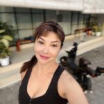 Tamara Bleszynski Instagram - Me, My Bike and Sunshine☀️ Selamat pagi, jangan lupa Olahraga yah 💛