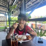 Tamara Bleszynski Instagram - Pagi2 aku cari Kenzou @kenzoulionofficial ternyata dia dah ada di TEH MANIS lagi makan. 😁 Kan…Benar kataku, kalau suka sama anak2ku syaratnya harus bisa Masak! Kayak Ibunya 🥰😘