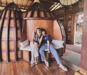 Tamara Bleszynski Instagram - Makasih Kenzou sayang, di ngabuburit kita, di liburan dan bahkan dilukamu..yang kamu ucapkan adalah “Mom tenang, Aku jaga dan kita akan baik2 saja.” 

Terima kasih Ya Allah. 

Terkadang manusia lupa, bahwa salah satu harta yg terbesar adalah Anak yg sayang pada Ibunya. 

Terima kasih Ya Allah…
Terima kasih Singa kecilku, Zou 🦁