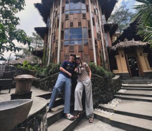 Tamara Bleszynski Instagram - Makasih Kenzou sayang, di ngabuburit kita, di liburan dan bahkan dilukamu..yang kamu ucapkan adalah “Mom tenang, Aku jaga dan kita akan baik2 saja.” 

Terima kasih Ya Allah. 

Terkadang manusia lupa, bahwa salah satu harta yg terbesar adalah Anak yg sayang pada Ibunya. 

Terima kasih Ya Allah…
Terima kasih Singa kecilku, Zou 🦁