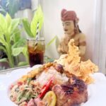 Tamara Bleszynski Instagram - Beautiful Day @tehmanisbali 💖 Jangan lupa makan siang yah 🤗 Bagi yg mager bisa langsung pesan via GrabFood 🍽️ 🏡TEH MANIS @tehmanisbali BUKA: 10:00 - 17:00 Jl Batu Mejan T7 Echo Beach Canggu Bali Indonesia 🇮🇩