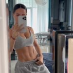 Tamara Turava Instagram – Братва , а вы знали, что плоский животик готовится на кухне🤯? А не в тренажерном зале и без изматывающих тренировок🏋🏻‍♂️? Вы можете хоть по 1000 раз в день качать пресс, но если там будет жировая прослойка, то заветного рельефа и кубиков вам не видать😥. Именно эту хитрость мне и рассказал мой друг GEO @georgiy_margiev , а по совместительству звёздный эксперт по оздоровлению и омоложению звезд нашего шоу-бизнеса😎! Вы можете увидеть результат его работы со мной на этих видео ДО и ПОСЛЕ😍! И чтобы вы также смогли быстро, без нервов, чувства голода и срывов привести свои пузики в порядки, он специально для моих любимых подписчиков разработал Мега Супер Крутой курс «АХУДЕТЬ с Музыкой!»🎉 Успей занять свое место и зажечь этим летом как следует🚀) переходи в актуальные закрепленные сториз под названием «АХУДЕТЬ»🫶🏻!